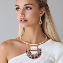 Load image into Gallery viewer, Pendant Geo Leopard Print Rigid Collar Necklace