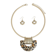 Load image into Gallery viewer, Pendant Geo Leopard Print Rigid Collar Necklace