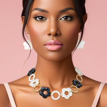 Load image into Gallery viewer, Collar Black White Marbled Flower Linked Necklace