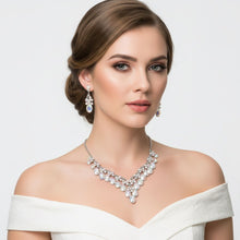 Load image into Gallery viewer, Collar Dramatic Silver Oval Aurbo Crystal Necklace