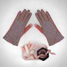 Load image into Gallery viewer, Pink Mauve Cross Wavy Touchscreen Winter Gloves