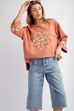 Load image into Gallery viewer, Beige Flower Patch Graphic Exposed Seam Wide Sleeve Top