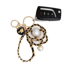 Load image into Gallery viewer, Keychain Luxe Camellia Couture White Flower Clip