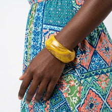Load image into Gallery viewer, Bangle Vintage Mustard Resin Wavy Chunky Bracelet