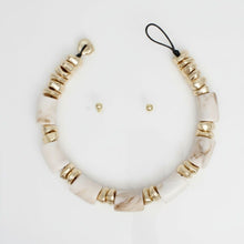 Load image into Gallery viewer, Vintage Marbled Cream Resin Bead Toggle Necklace