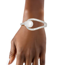 Load image into Gallery viewer, Cuff Teardrop White Pearl Silver Hinge Bracelet