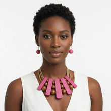 Load image into Gallery viewer, Necklace Fuchsia Wood Choker Set for Women