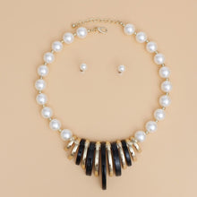 Load image into Gallery viewer, Collar Bold Grace Black and Gold Pearl Necklace