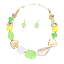 Load image into Gallery viewer, Beaded Green and Gold Beachy Shell Link Necklace