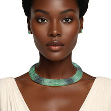 Load image into Gallery viewer, Collar Pave Green Stone Torque Necklace for Women