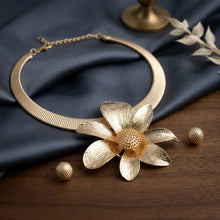 Load image into Gallery viewer, Pendant Gold Dimensional Flower Omega Necklace
