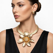 Load image into Gallery viewer, Pendant Gold Dimensional Flower Omega Necklace