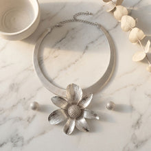 Load image into Gallery viewer, Pendant Silver Dimensional Flower Omega Necklace