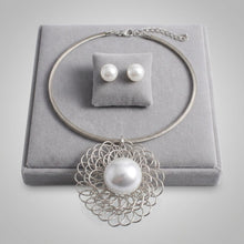 Load image into Gallery viewer, Silver Filigree Pearl Pendant Collar Necklace Set