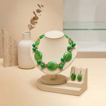 Load image into Gallery viewer, Apple Green Marbled Oval Bead Collar Necklace