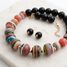 Load image into Gallery viewer, Multicolor Striped Resin Chunky Beaded Necklace