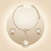 Load image into Gallery viewer, Gold Wavy Teardrop Pearl Pendant Choker Necklace