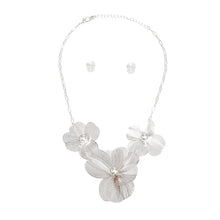 Load image into Gallery viewer, Collar Silver Metal Petal 3D Flower Necklace Women