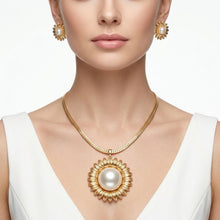 Load image into Gallery viewer, Gold Cobra Chain Sunflower Pearl Pendant Necklace