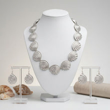 Load image into Gallery viewer, Silver Textured Spiral Shell Link Collar Necklace