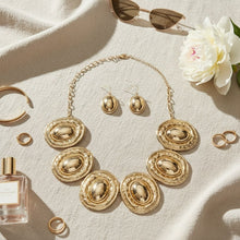 Load image into Gallery viewer, Collar Gold Organic Oval Domed Link Necklace