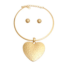 Load image into Gallery viewer, Gold Hammered Metal Heart Choker Set