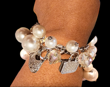 Load image into Gallery viewer, Pearl Charm Bracelet - White - B1080