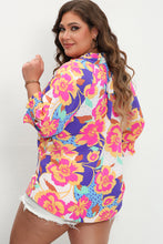 Load image into Gallery viewer, Rose Red Floral Print Split Neck Short Puff Sleeve Plus Blouse
