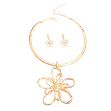 Load image into Gallery viewer, Gold Rigid Metal Flower Necklace
