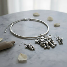 Load image into Gallery viewer, Pendant Burnished Silver Double Elephant Choker
