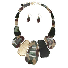 Load image into Gallery viewer, Bib Marbled Camo Green Link Necklace for Women
