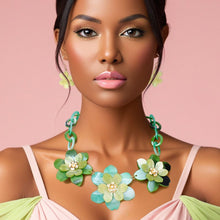 Load image into Gallery viewer, Collar Marbled Green Links 3D Flower Necklace
