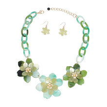 Load image into Gallery viewer, Collar Marbled Green Links 3D Flower Necklace
