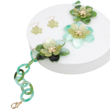 Load image into Gallery viewer, Collar Marbled Green Links 3D Flower Necklace
