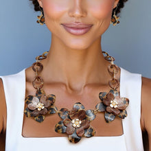 Load image into Gallery viewer, Collar Marbled Leopard Links 3D Flower Necklace
