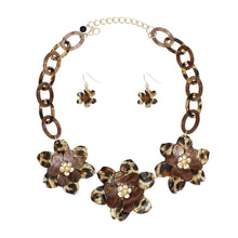 Load image into Gallery viewer, Collar Marbled Leopard Links 3D Flower Necklace
