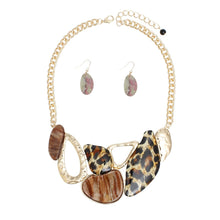 Load image into Gallery viewer, Bib Gold Chain Leopard and Brown Resin Necklace

