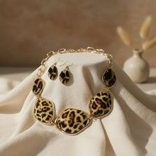 Load image into Gallery viewer, Collar Dimensional Bright Leopard Link Necklace
