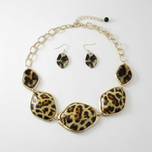 Load image into Gallery viewer, Collar Dimensional Bright Leopard Link Necklace
