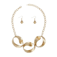 Load image into Gallery viewer, Chain Matte Gold Chunky Chain Modern Necklace
