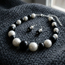 Load image into Gallery viewer, Black Bead White Pearl Chunky Graduated Necklace
