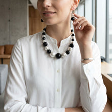 Load image into Gallery viewer, Black Bead White Pearl Chunky Graduated Necklace
