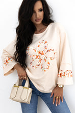 Load image into Gallery viewer, Beige Flower Patch Graphic Exposed Seam Wide Sleeve Top
