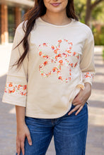 Load image into Gallery viewer, Beige Flower Patch Graphic Exposed Seam Wide Sleeve Top
