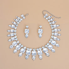 Load image into Gallery viewer, Collar Clear Silver Red Carpet Ready Crystal Set
