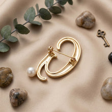 Load image into Gallery viewer, Gold Cursive G Initial Letter Pearl Brooch Pin
