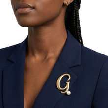 Load image into Gallery viewer, Gold Cursive G Initial Letter Pearl Brooch Pin
