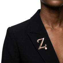 Load image into Gallery viewer, Gold Cursive Z Initial Letter Pearl Brooch Pin
