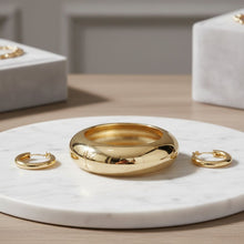 Load image into Gallery viewer, Bangle Smooth Gold Sculpted Shine Sleek Bracelet
