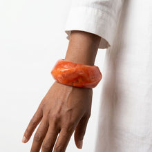 Load image into Gallery viewer, Bangle Vintage Orange Resin Wavy Chunky Bracelet
